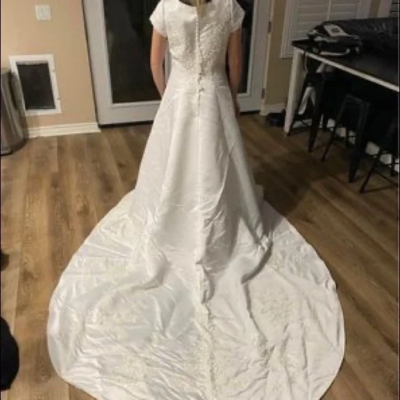 Wedding gown size 10. Been cleaned and preserved. Great condition. $200 - Picture 3 of 3